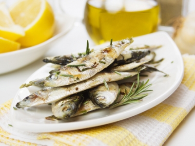 Pečené sardinky s česnekem a rozmarýnem