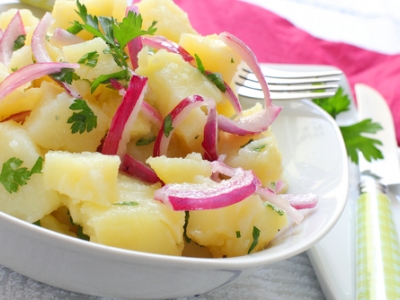 Teplý bramborový salát